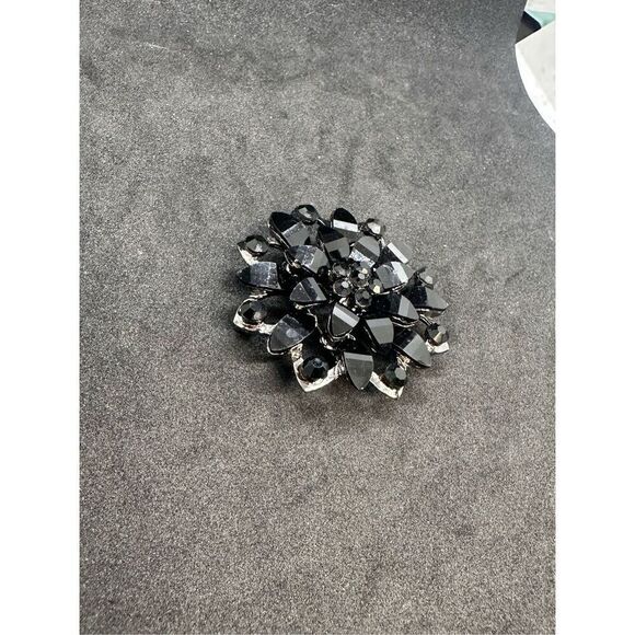 STUNNING‎ Vintage Black, Gray Rhinestone Thermo Set Flower Brooch GOOD CONDITION - Picture 3 of 10